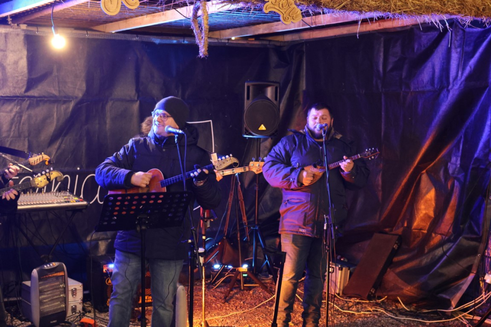 Veselo druženje u Bećarskom šoru uz tamburašku glazbu, lovačke specijalitete i kuhano vino 