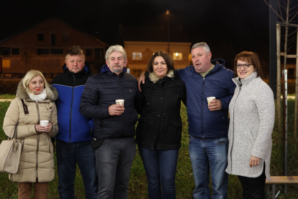 Veselo druženje u Bećarskom šoru uz tamburašku glazbu, lovačke specijalitete i kuhano vino 