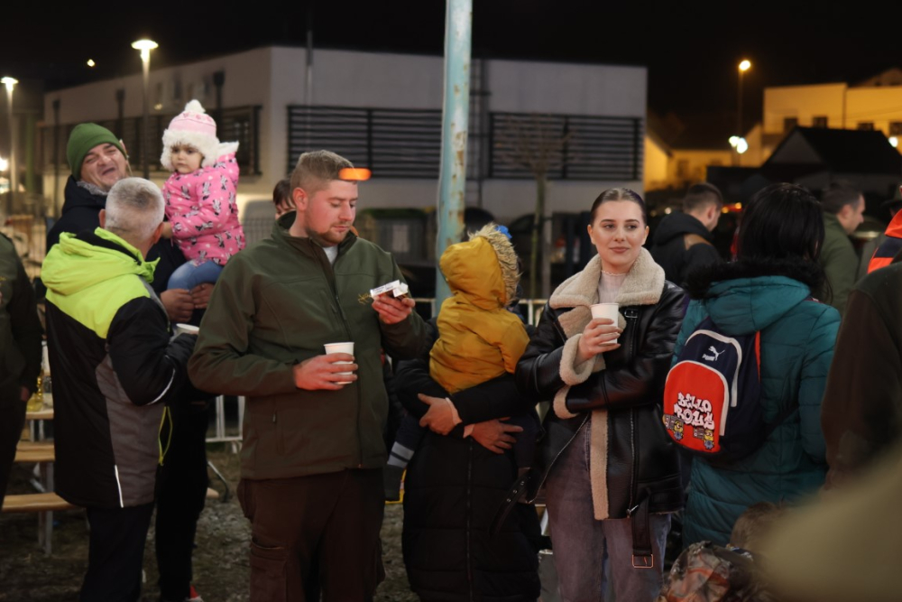 Veselo druženje u Bećarskom šoru uz tamburašku glazbu, lovačke specijalitete i kuhano vino 