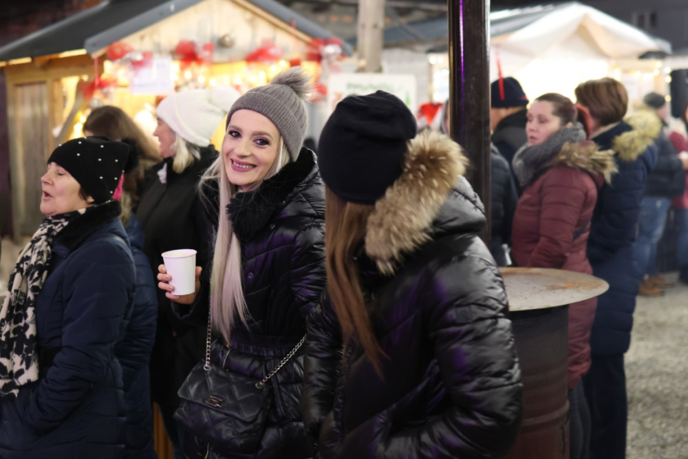 Veselo druženje u Bećarskom šoru uz tamburašku glazbu, lovačke specijalitete i kuhano vino 