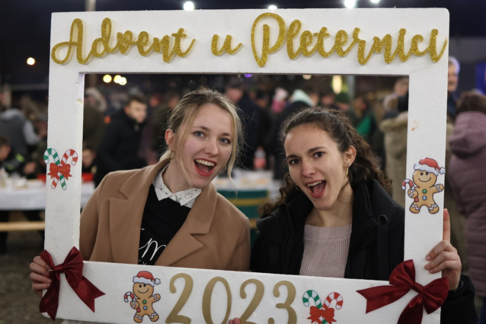 Veselo druženje u Bećarskom šoru uz tamburašku glazbu, lovačke specijalitete i kuhano vino 