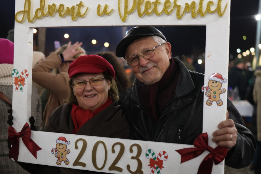 Veselo druženje u Bećarskom šoru uz tamburašku glazbu, lovačke specijalitete i kuhano vino 