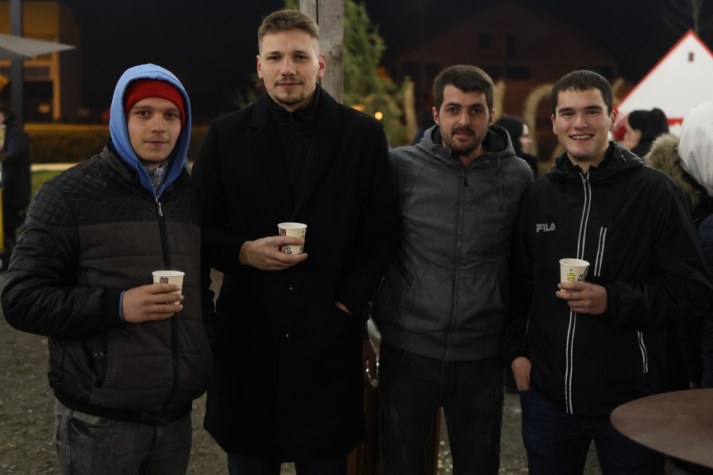 Veselo druženje u Bećarskom šoru uz tamburašku glazbu, lovačke specijalitete i kuhano vino 