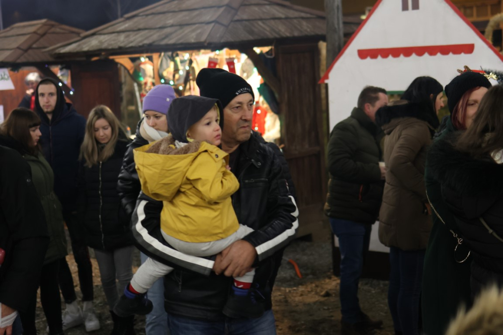 Veselo druženje u Bećarskom šoru uz tamburašku glazbu, lovačke specijalitete i kuhano vino 