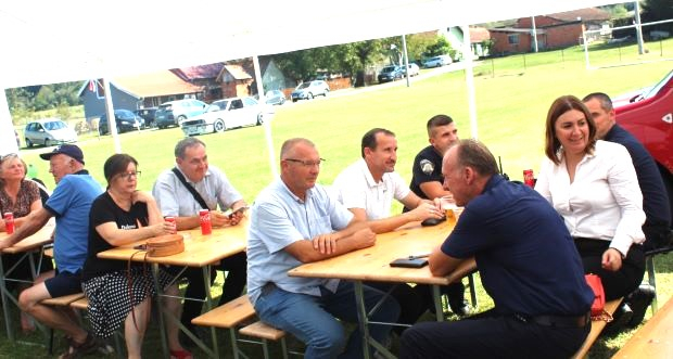 [FOTOGALERIJA] IŠŠIJADA U RUŠEVU; Najbolji pileći paprikaš skuhala Barbara Tomljenović iz Brodskih Zdenaca