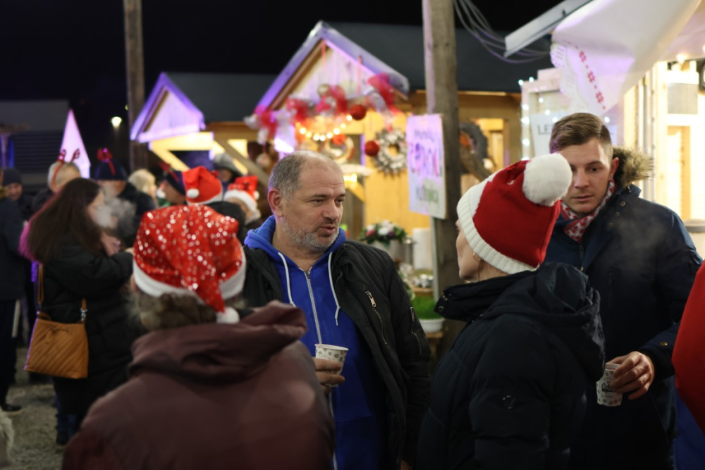 Veselo druženje u Bećarskom šoru uz tamburašku glazbu, lovačke specijalitete i kuhano vino 