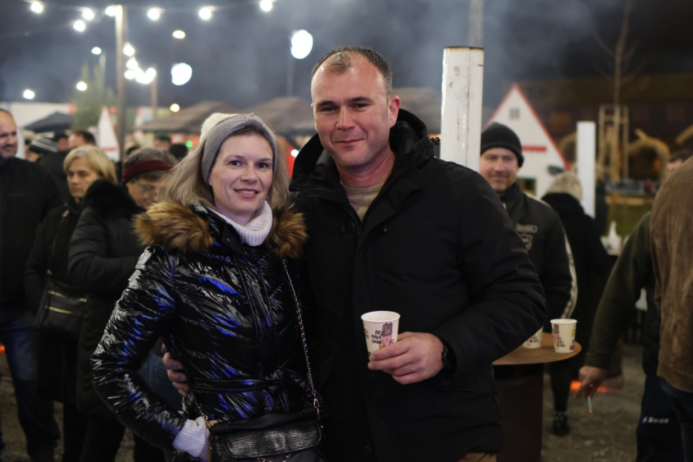 Veselo druženje u Bećarskom šoru uz tamburašku glazbu, lovačke specijalitete i kuhano vino 