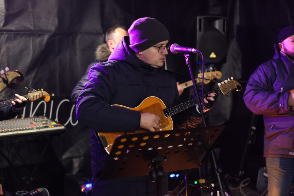 Veselo druženje u Bećarskom šoru uz tamburašku glazbu, lovačke specijalitete i kuhano vino 