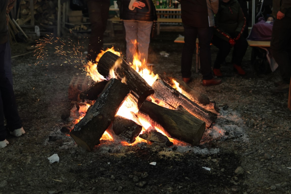 Veselo druženje u Bećarskom šoru uz tamburašku glazbu, lovačke specijalitete i kuhano vino 