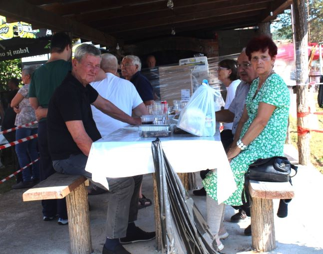 [FOTOGALERIJA] IŠŠIJADA U RUŠEVU; Najbolji pileći paprikaš skuhala Barbara Tomljenović iz Brodskih Zdenaca