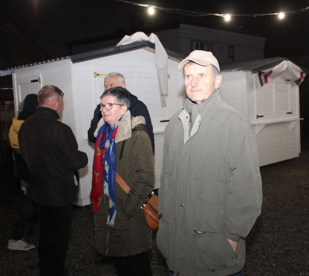 Pleternički umirovljenici zapalili drugu adventsku svijeću na Trgu bećarca