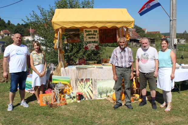 [FOTOGALERIJA] IŠŠIJADA U RUŠEVU; Najbolji pileći paprikaš skuhala Barbara Tomljenović iz Brodskih Zdenaca