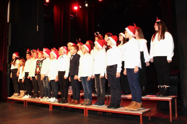 Požega.eu | Učenici i nastavnici pleterničkog Područnog odjeljenja Glazbene škole Požega održali nezaboravan „Božićni koncert“