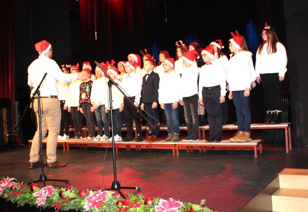 Učenici i nastavnici pleterničkog Područnog odjeljenja Glazbene škole Požega održali nezaboravan „Božićni koncert“