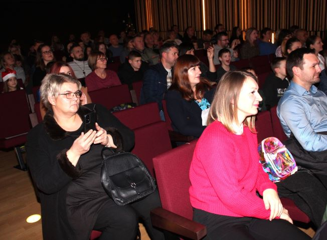 Učenici i nastavnici pleterničkog Područnog odjeljenja Glazbene škole Požega održali nezaboravan „Božićni koncert“