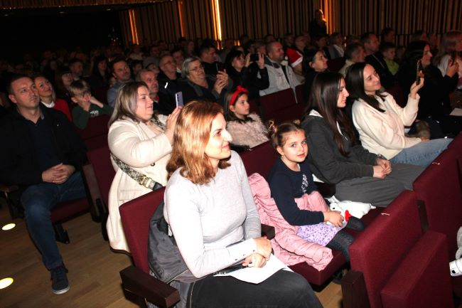 Učenici i nastavnici pleterničkog Područnog odjeljenja Glazbene škole Požega održali nezaboravan „Božićni koncert“
