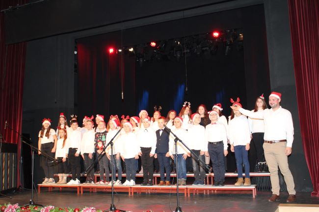 Učenici i nastavnici pleterničkog Područnog odjeljenja Glazbene škole Požega održali nezaboravan „Božićni koncert“
