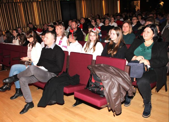 Učenici i nastavnici pleterničkog Područnog odjeljenja Glazbene škole Požega održali nezaboravan „Božićni koncert“