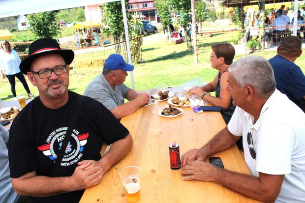 [FOTOGALERIJA] IŠŠIJADA U RUŠEVU; Najbolji pileći paprikaš skuhala Barbara Tomljenović iz Brodskih Zdenaca