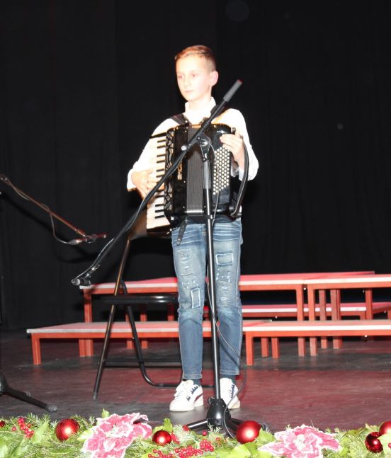 Učenici i nastavnici pleterničkog Područnog odjeljenja Glazbene škole Požega održali nezaboravan „Božićni koncert“