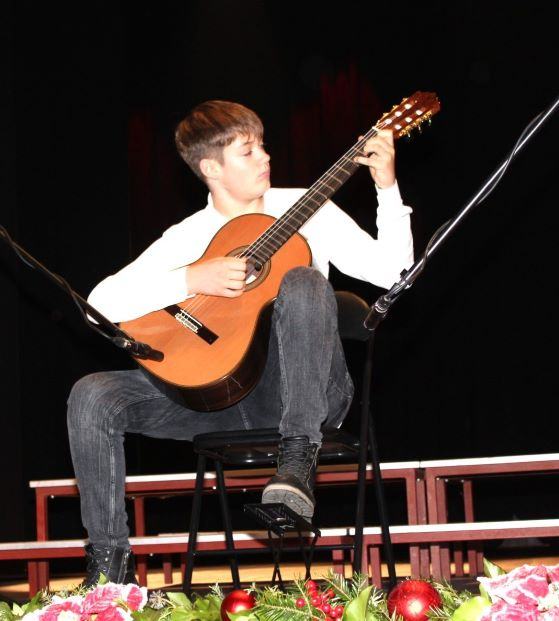 Učenici i nastavnici pleterničkog Područnog odjeljenja Glazbene škole Požega održali nezaboravan „Božićni koncert“