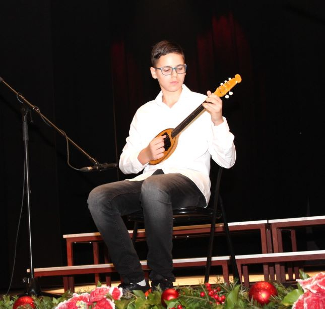 Učenici i nastavnici pleterničkog Područnog odjeljenja Glazbene škole Požega održali nezaboravan „Božićni koncert“