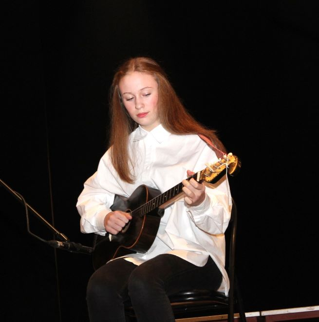 Učenici i nastavnici pleterničkog Područnog odjeljenja Glazbene škole Požega održali nezaboravan „Božićni koncert“