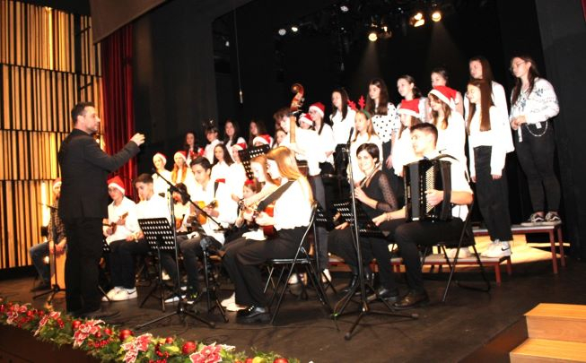 Učenici i nastavnici pleterničkog Područnog odjeljenja Glazbene škole Požega održali nezaboravan „Božićni koncert“