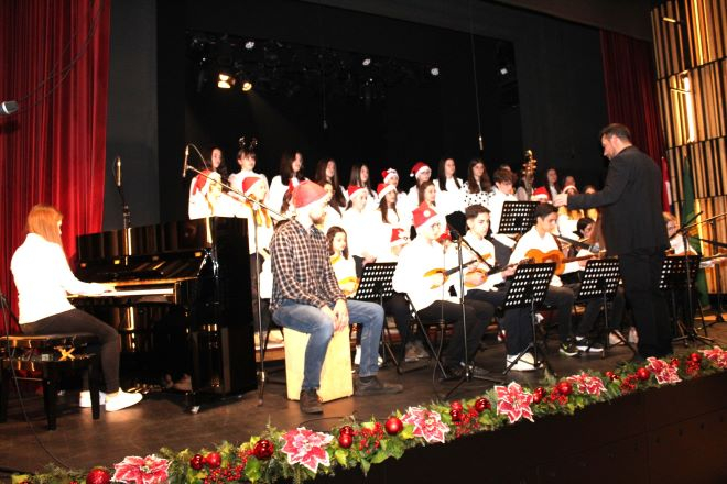 Učenici i nastavnici pleterničkog Područnog odjeljenja Glazbene škole Požega održali nezaboravan „Božićni koncert“