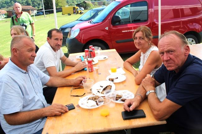 [FOTOGALERIJA] IŠŠIJADA U RUŠEVU; Najbolji pileći paprikaš skuhala Barbara Tomljenović iz Brodskih Zdenaca