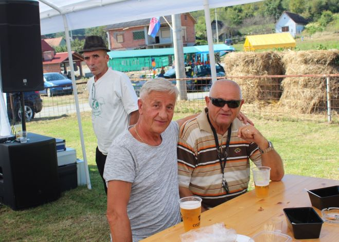 [FOTOGALERIJA] IŠŠIJADA U RUŠEVU; Najbolji pileći paprikaš skuhala Barbara Tomljenović iz Brodskih Zdenaca