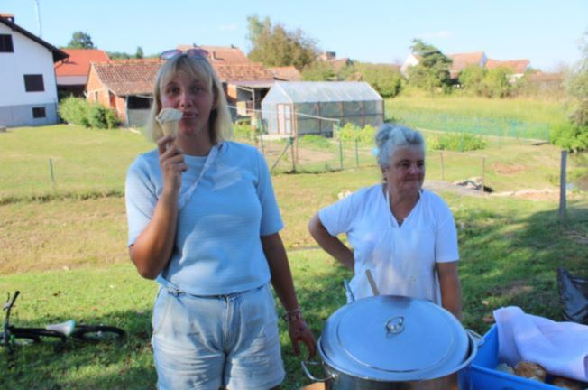 [FOTOGALERIJA] IŠŠIJADA U RUŠEVU; Najbolji pileći paprikaš skuhala Barbara Tomljenović iz Brodskih Zdenaca