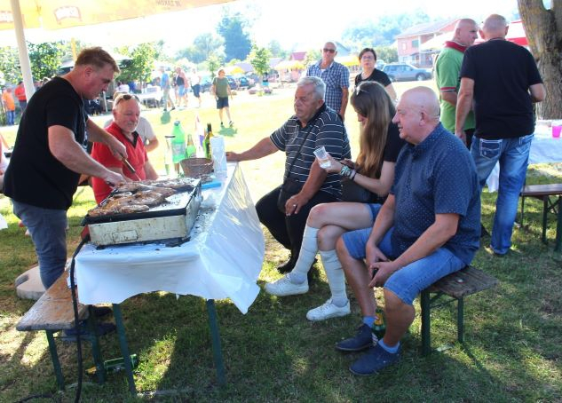 [FOTOGALERIJA] IŠŠIJADA U RUŠEVU; Najbolji pileći paprikaš skuhala Barbara Tomljenović iz Brodskih Zdenaca
