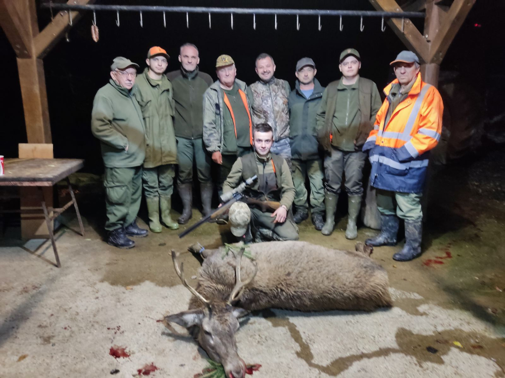 SB Online | LOVCI BATRINSKE KUNE:  Uz dva odstrela jelena isto toliko lovačkih krštenja