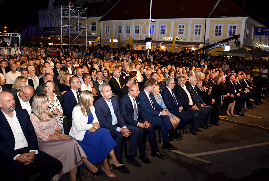 [FOTOGALERIJA]  Završnica “Zlatnih žica Slavonije Požega 2023”: Večer novih tamburaških pjesama