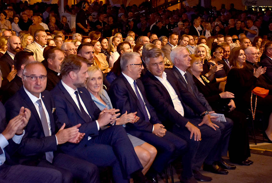 [FOTOGALERIJA]  Završnica “Zlatnih žica Slavonije Požega 2023”: Večer novih tamburaških pjesama