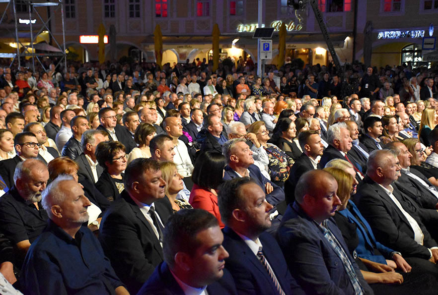 [FOTOGALERIJA]  Završnica “Zlatnih žica Slavonije Požega 2023”: Večer novih tamburaških pjesama