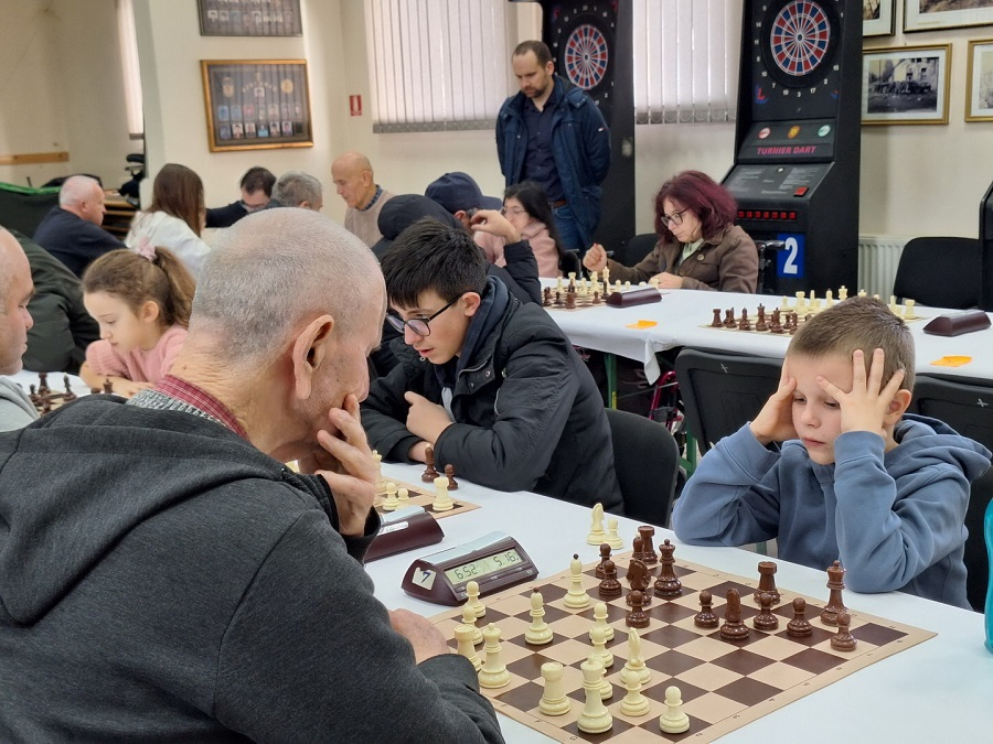 SB Online | Održan 2. Memorijalni šahovski turnir „Damir Lović“ koji privlači igrače svih dobnih skupina