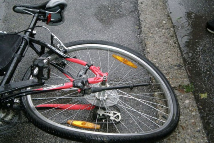 Požega.eu | Oduzimanje prednosti: 74-godišnjak se automobilom zabio u vozača električnog bicikla