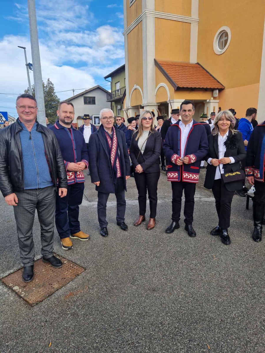 SB Online | DOK TI IME TRAJE ČUVAT ĆEMO TVOJE OBIČAJE: Održano tradicionalno pokladno jahanje u Ruščici