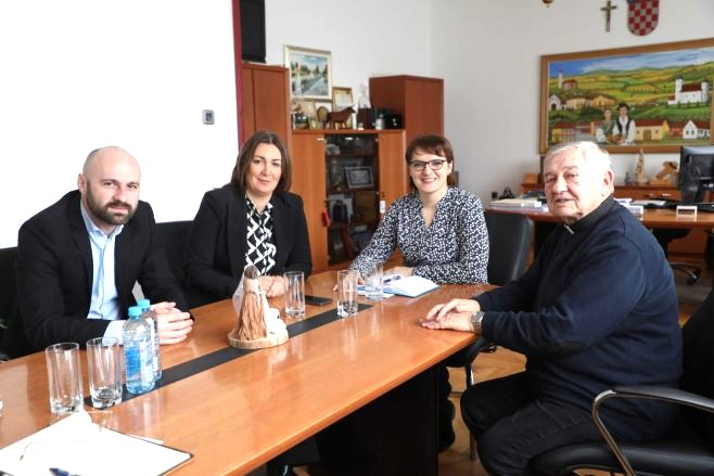 Požega.eu | GRAD PLETERNICA: Inicijalni sastanak u povodu 50. obljetnice svećenstva župnika Antuna Ćorkovića