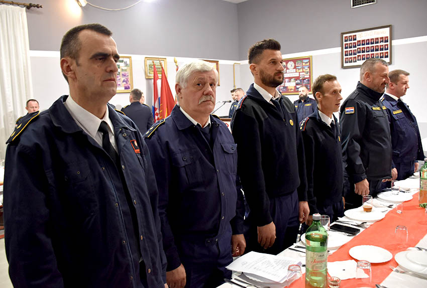 Požega.eu | Spomenice za 40 godina u vatrogastvu primili Dubravko Tomašević, te Slavko i Drago Bartolović