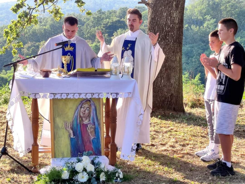 SB Online | Mala Gospa svečano proslavljena pokraj Gospine kapele u Brodskom brdu [FOTO]