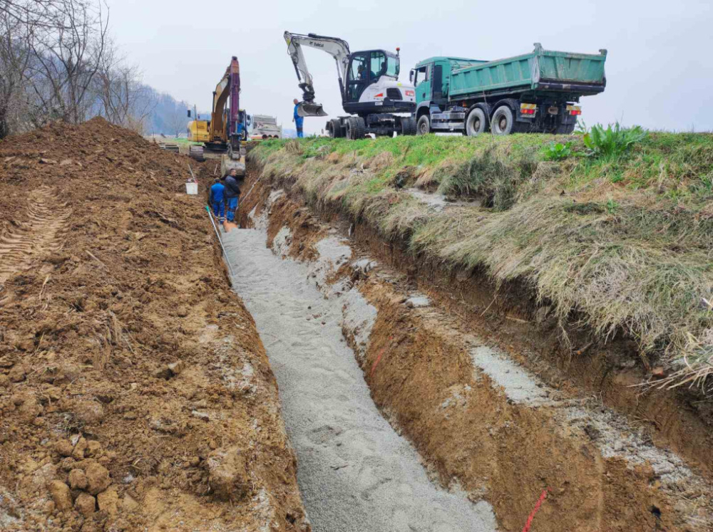 Požega.eu | Između naselja Završje i Novo Selo započeli radovi na izgradnji kanalizacijskog kolektora