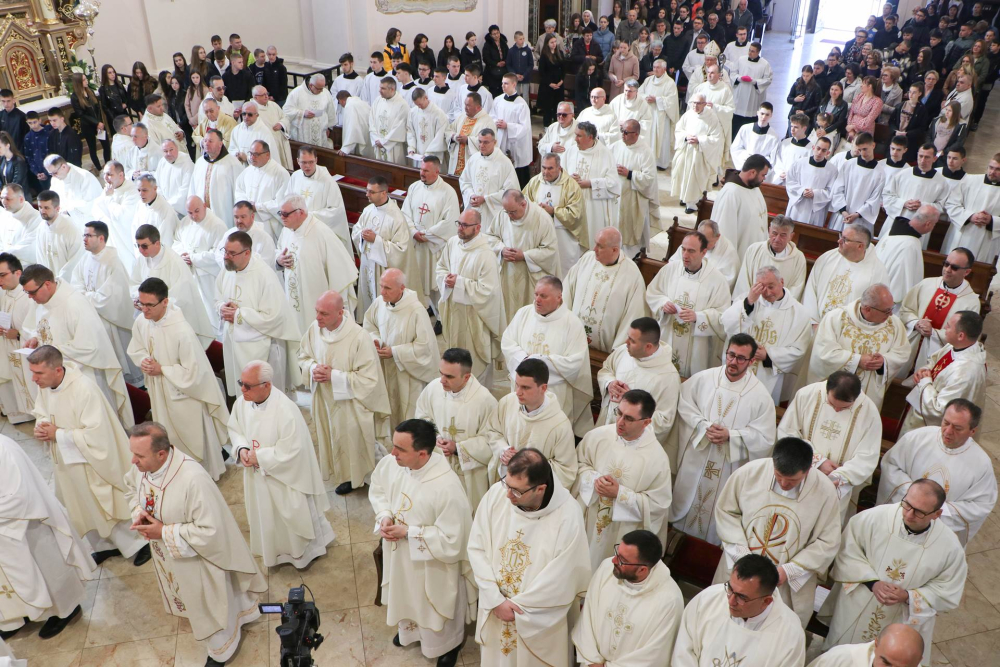 Požega.eu | Biskup Škvorčević i svećenici čestitali papi Franji Uskrs