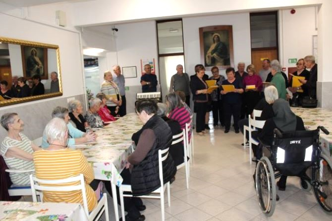 Požega.eu | Pleternički umirovljenici posjetili Dom za starije i nemoćne osobe Baketarić u Resniku