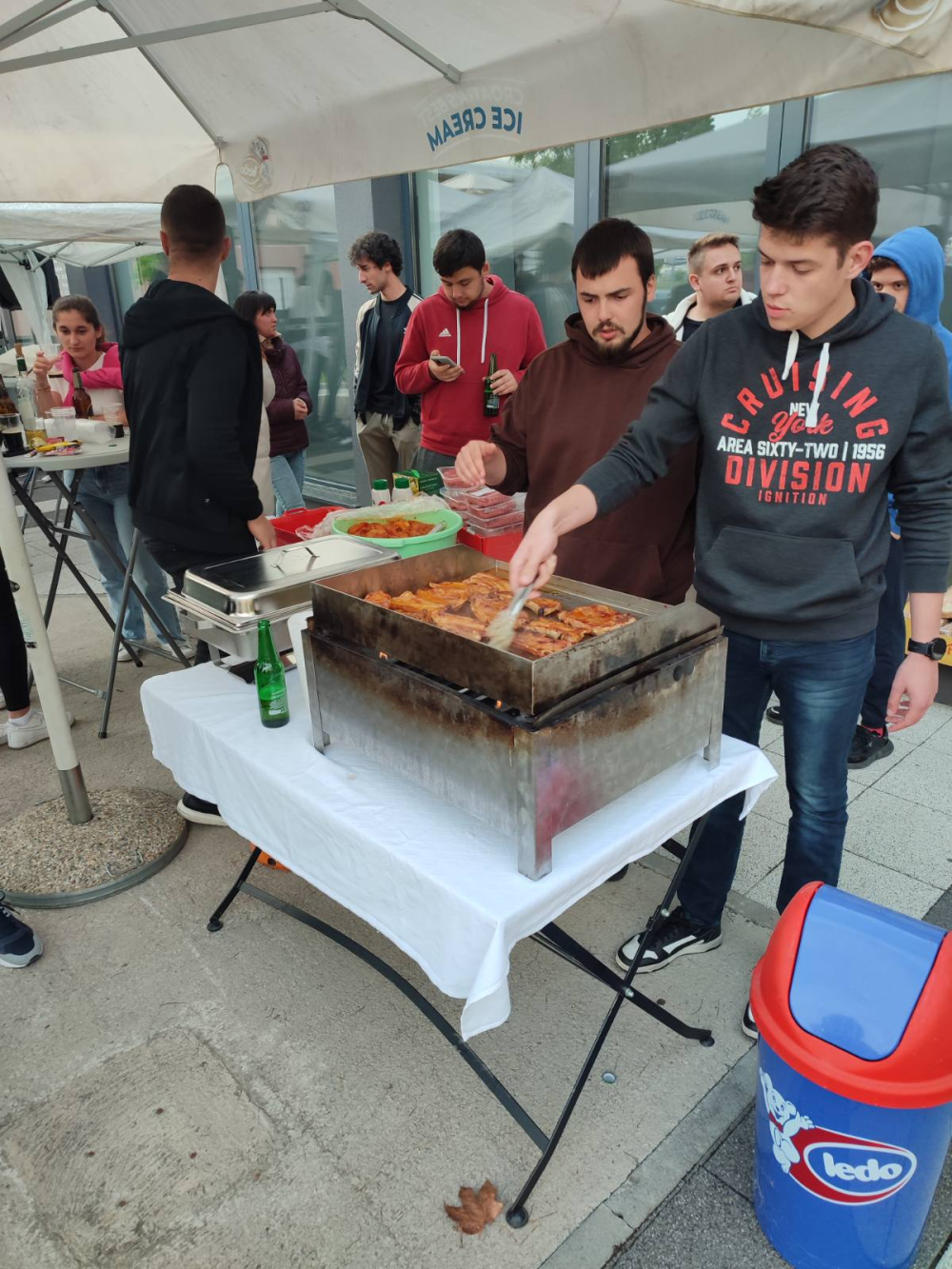 Požega.eu | UGODNO DRUŽENJE: Studenti kroz kviz pokazali znanje, a nastavili na studentskoj roštiljadi