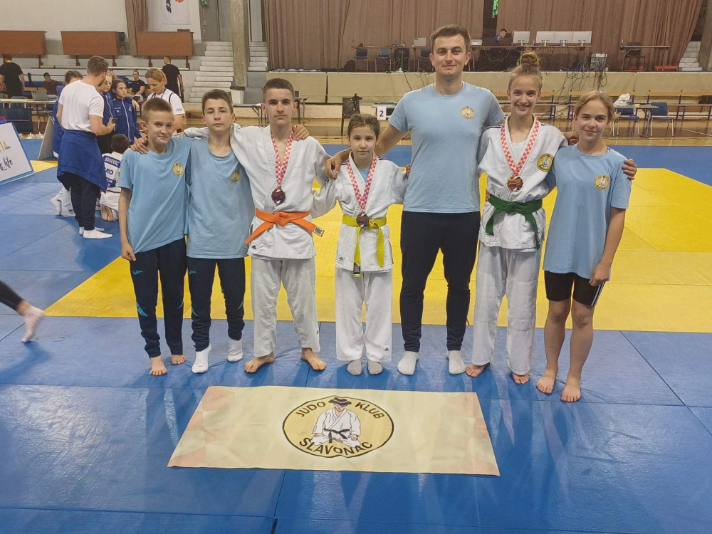 Požega.eu | Čaglinci donijeli tri medalje sa Jadrana – Ivona Švajda zlatnu, te Iva Čančar i Ivano Bošnjak brončane