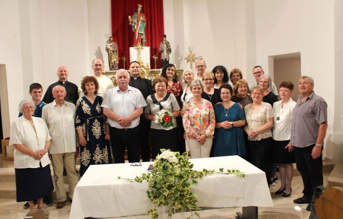 Požega.eu | UZ ANTUNOVO U JAKŠIĆU: Peićevci održali pjesničku večer duhovne poezije u crkvenom prostoru 