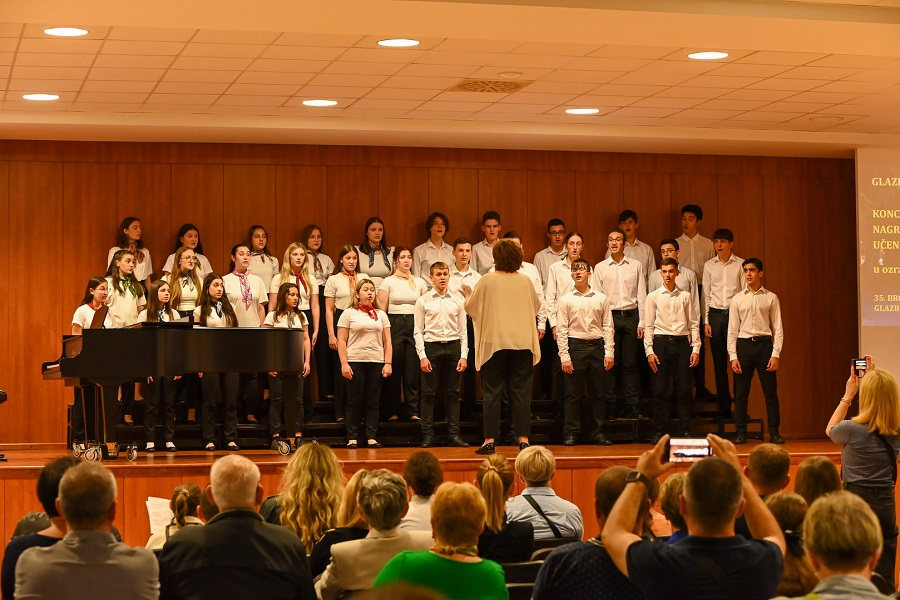SB Online | Koncert nagrađenih učenika Glazbene škole oduševio Brođane